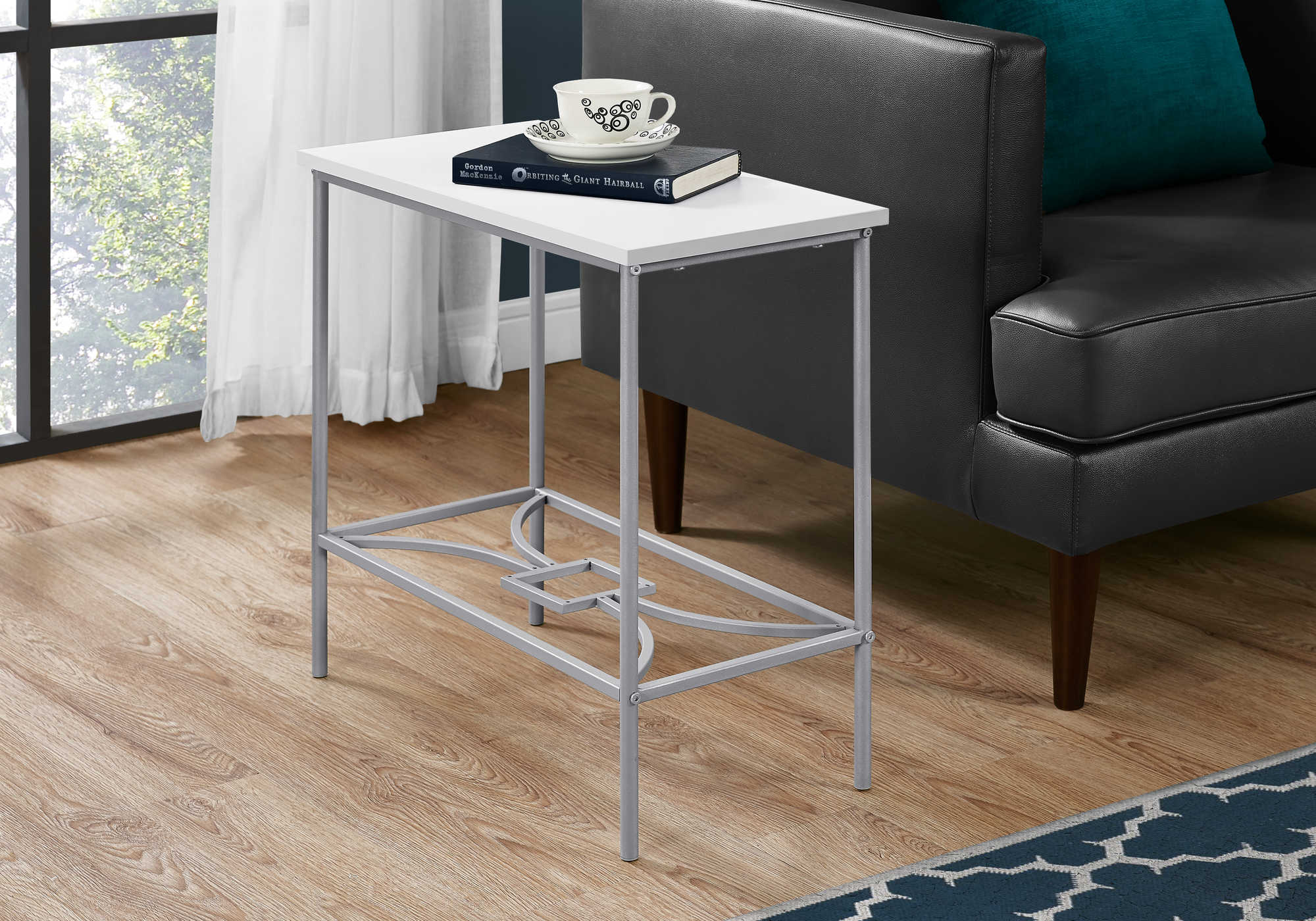 ACCENT TABLE - 22"H / WHITE / SILVER METAL