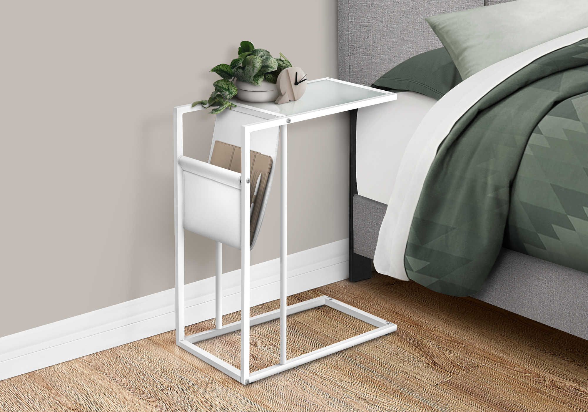 NIGHTSTAND - WHITE / WHITE METAL WITH A MAGAZINE RACK