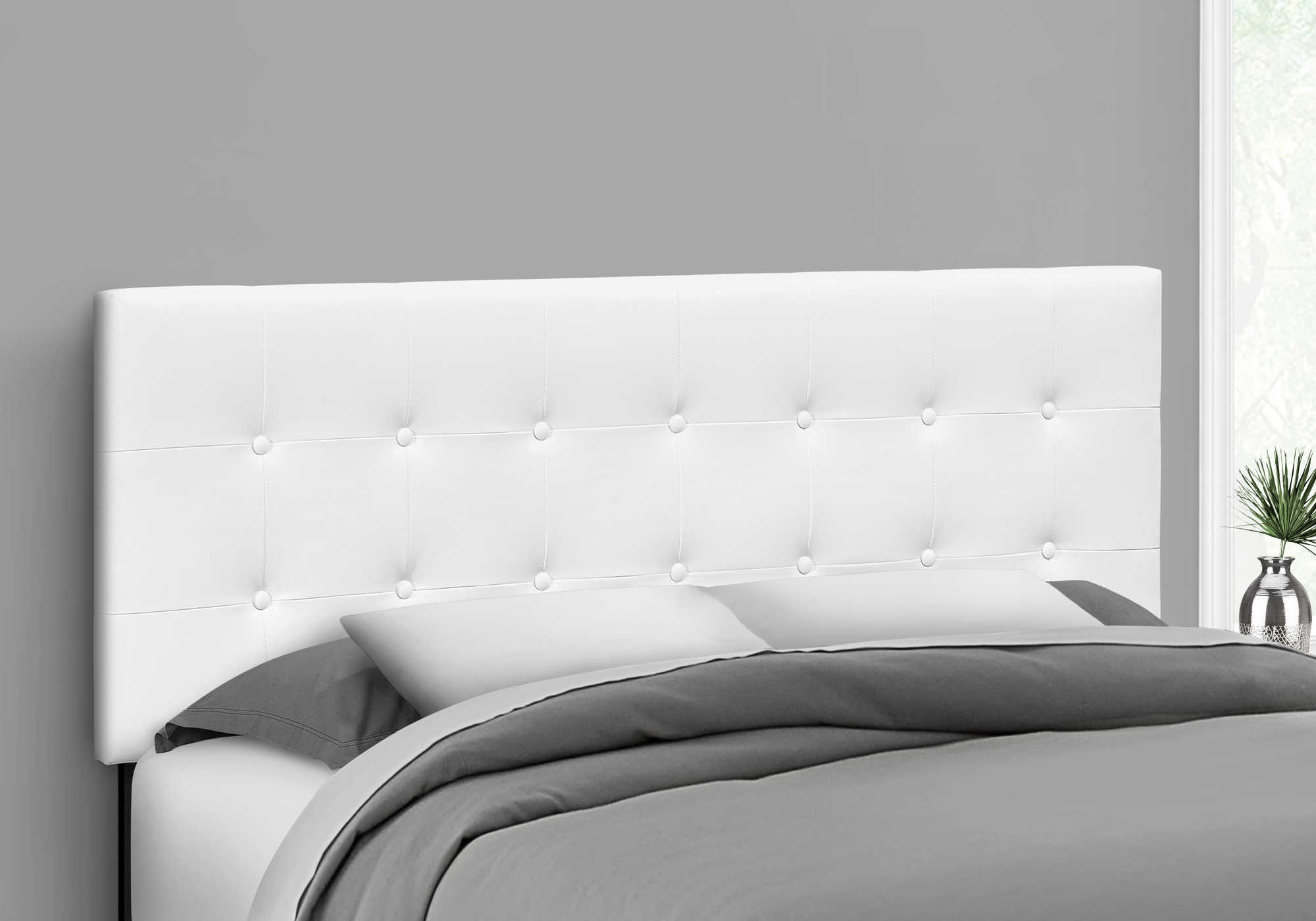 BED - QUEEN SIZE / WHITE LEATHER-LOOK HEADBOARD ONLY